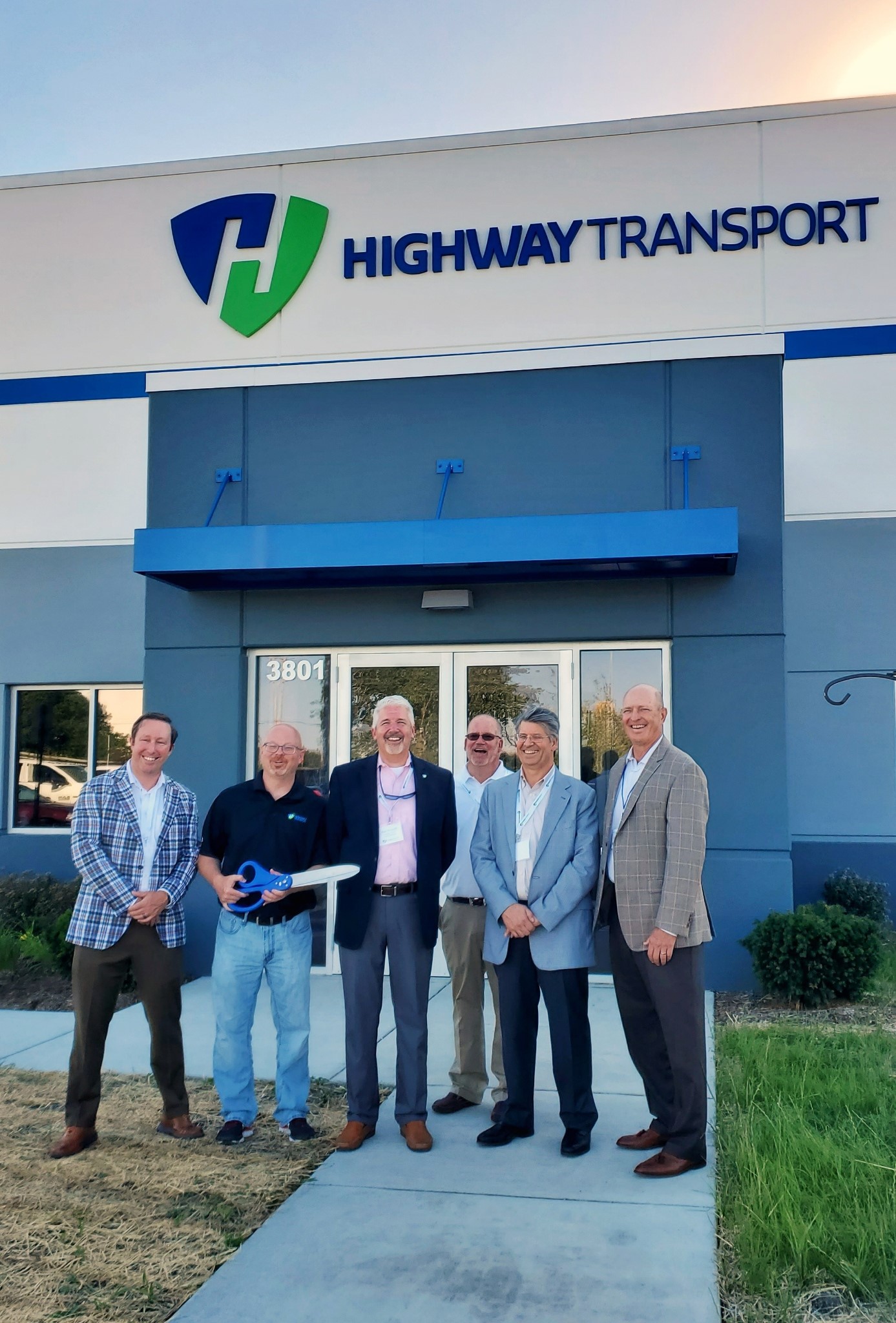 Featured image for “Highway Transport opens $11 million service center as enhanced Midwest hub serving customers across U.S. and Canada”