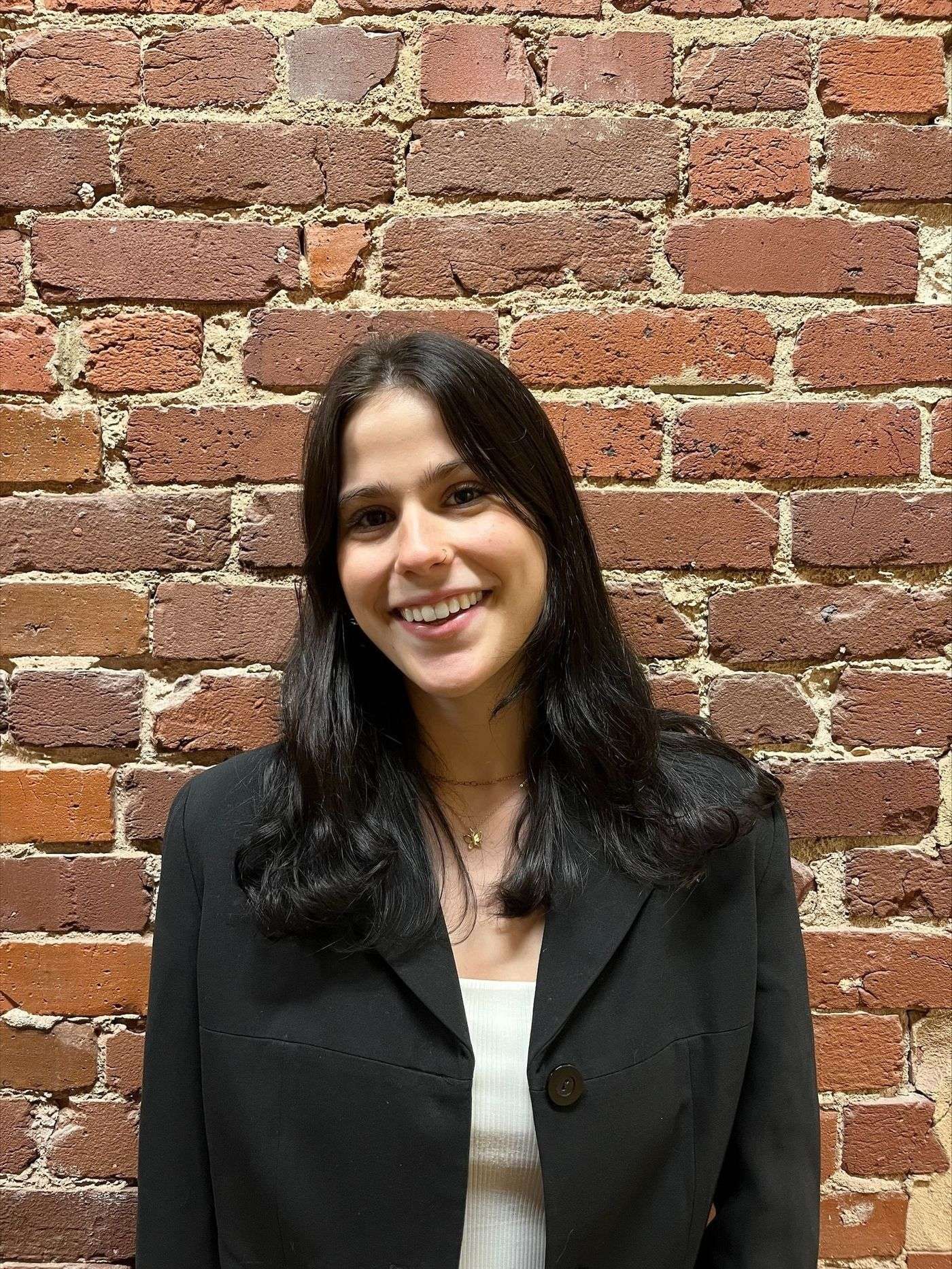 Meet our summer PR interns Isabelle and Courtney! Isabelle is a rising